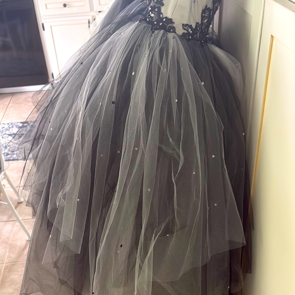 Mori Lee Black and White prom quinceañera Dress sz 9/10 tool lace sequins beauty - Picture 11 of 17